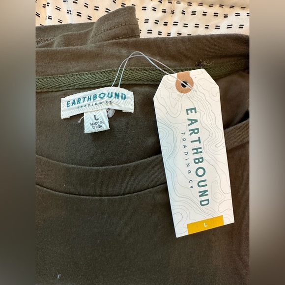 Brown EarthBound T-Shirt with Sloth and Leaf Design Size Large #1806 - Picture 3 of 6